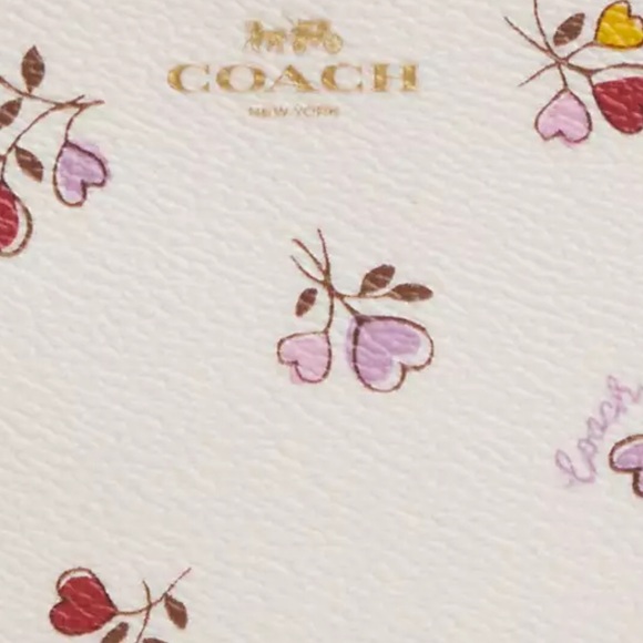 COACH NWT Corner Zip Wristlet with Heart Print - Picture 16 of 17